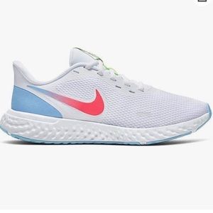 Nike Revolution 5